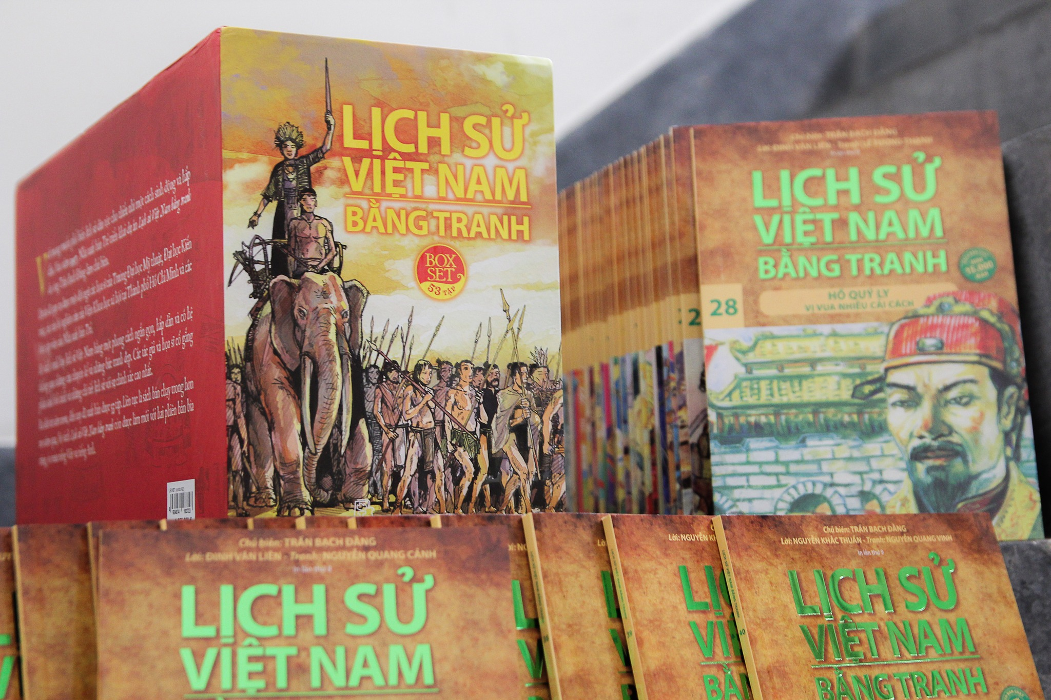 Lịch Sử Việt Nam Bằng Tranh - Boxset 56 Tập - Trần Bạch Đằng chủ biên