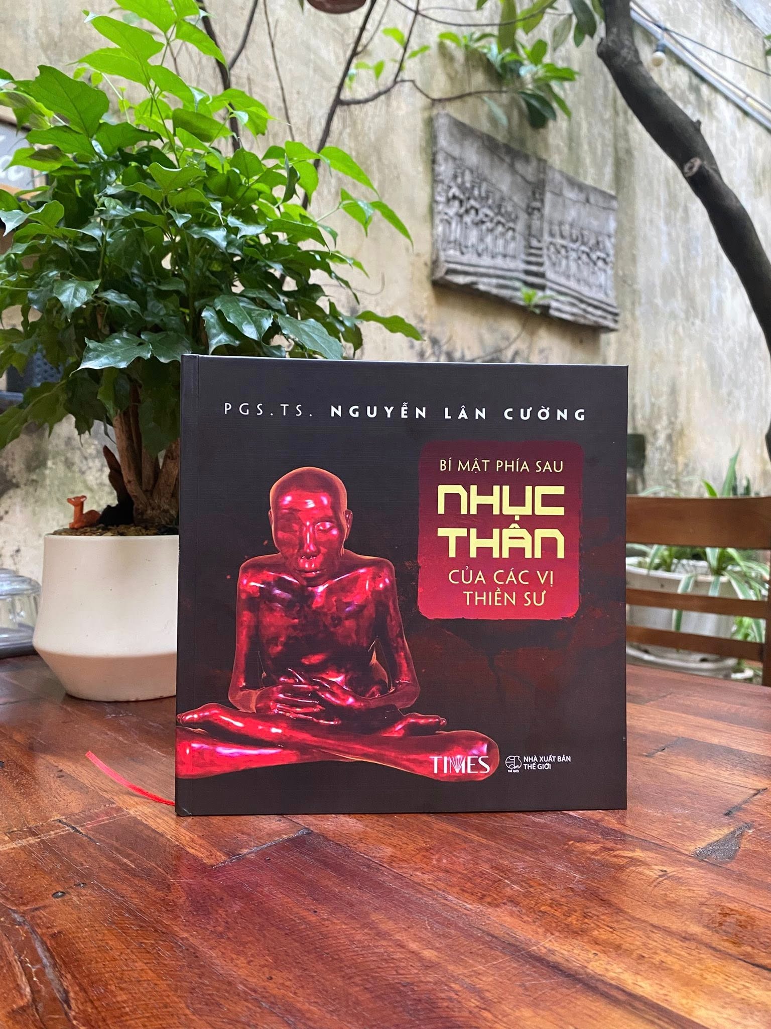 Bí Mật Phía Sau Nhục Thân Của Các Vị Thiền Sư - Bìa Cứng - PGS.TS. Nguyễn Lân Cường