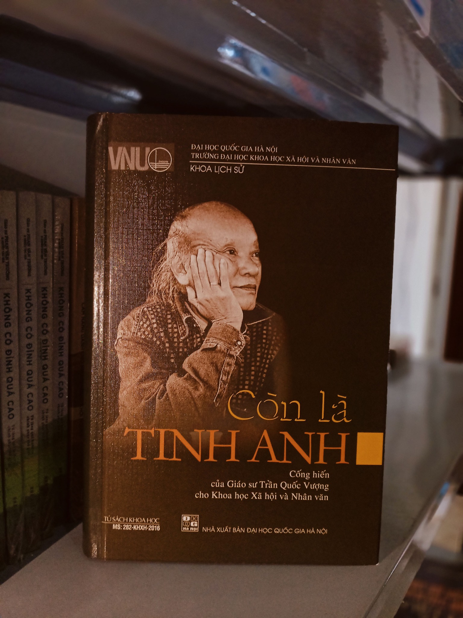 Còn Là Tinh Anh - Nhiều Tác Giả