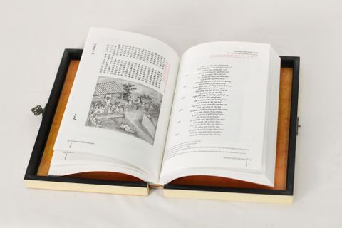  Combo 2 Cuốn Truyện Kiều Hội Bản Nguyễn Du ( Ấn Bản Truyện Kiều + Ấn Bản Sơn Mài ) (Dự kiến 20/1 có hàng) 