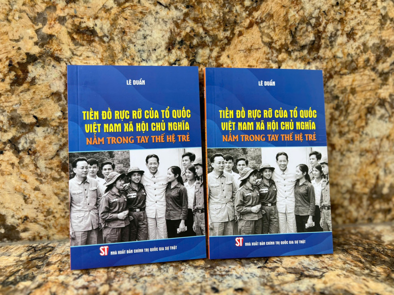 Tiền Đồ Rực Rỡ Của Tổ Quốc Việt Nam Xã Hội Chủ Nghĩa Nằm Trong Tay Thế Hệ Trẻ - Lê Duẩn