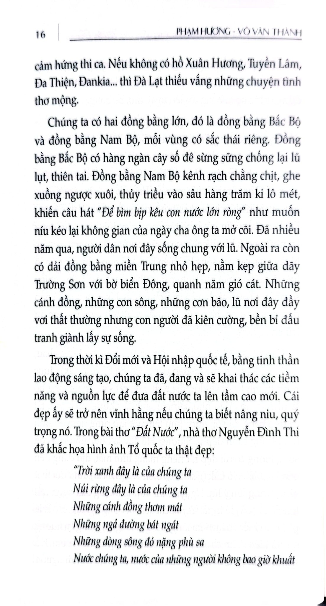Cẩm Nang Du Lịch - Việt Nam Non Sông Gấm Vóc: Miền Trung  - Phạm Hương, Võ Văn Thành