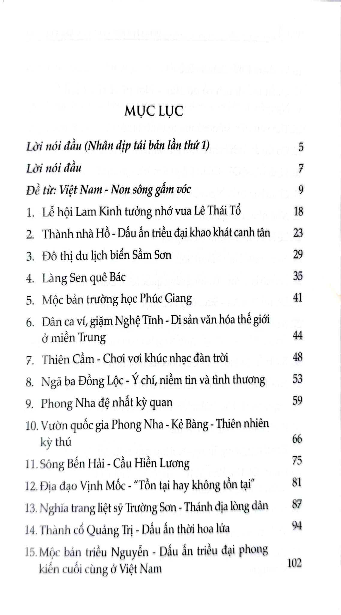 Cẩm Nang Du Lịch - Việt Nam Non Sông Gấm Vóc: Miền Trung  - Phạm Hương, Võ Văn Thành