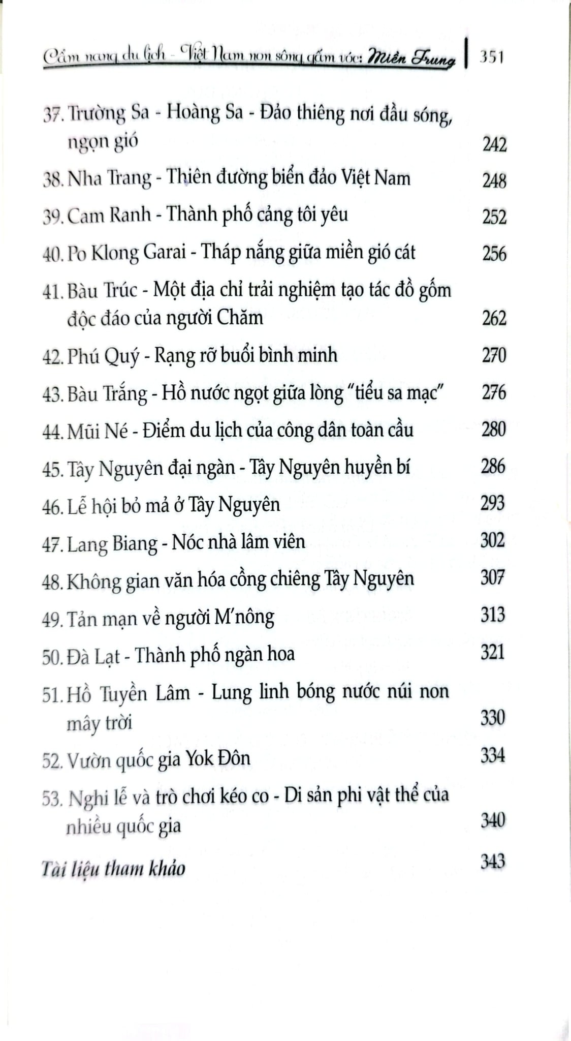 Cẩm Nang Du Lịch - Việt Nam Non Sông Gấm Vóc: Miền Trung  - Phạm Hương, Võ Văn Thành