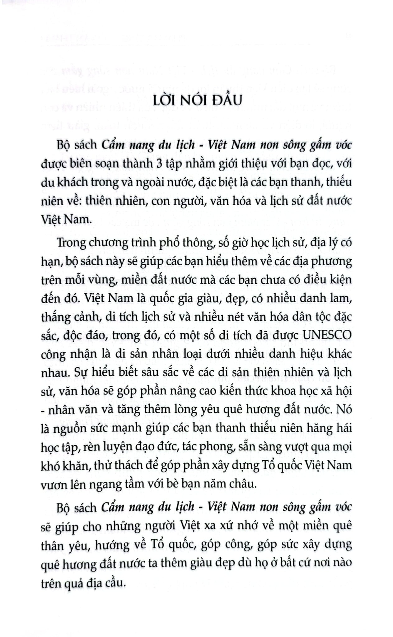Cẩm Nang Du Lịch - Việt Nam Non Sông Gấm Vóc: Miền Trung  - Phạm Hương, Võ Văn Thành