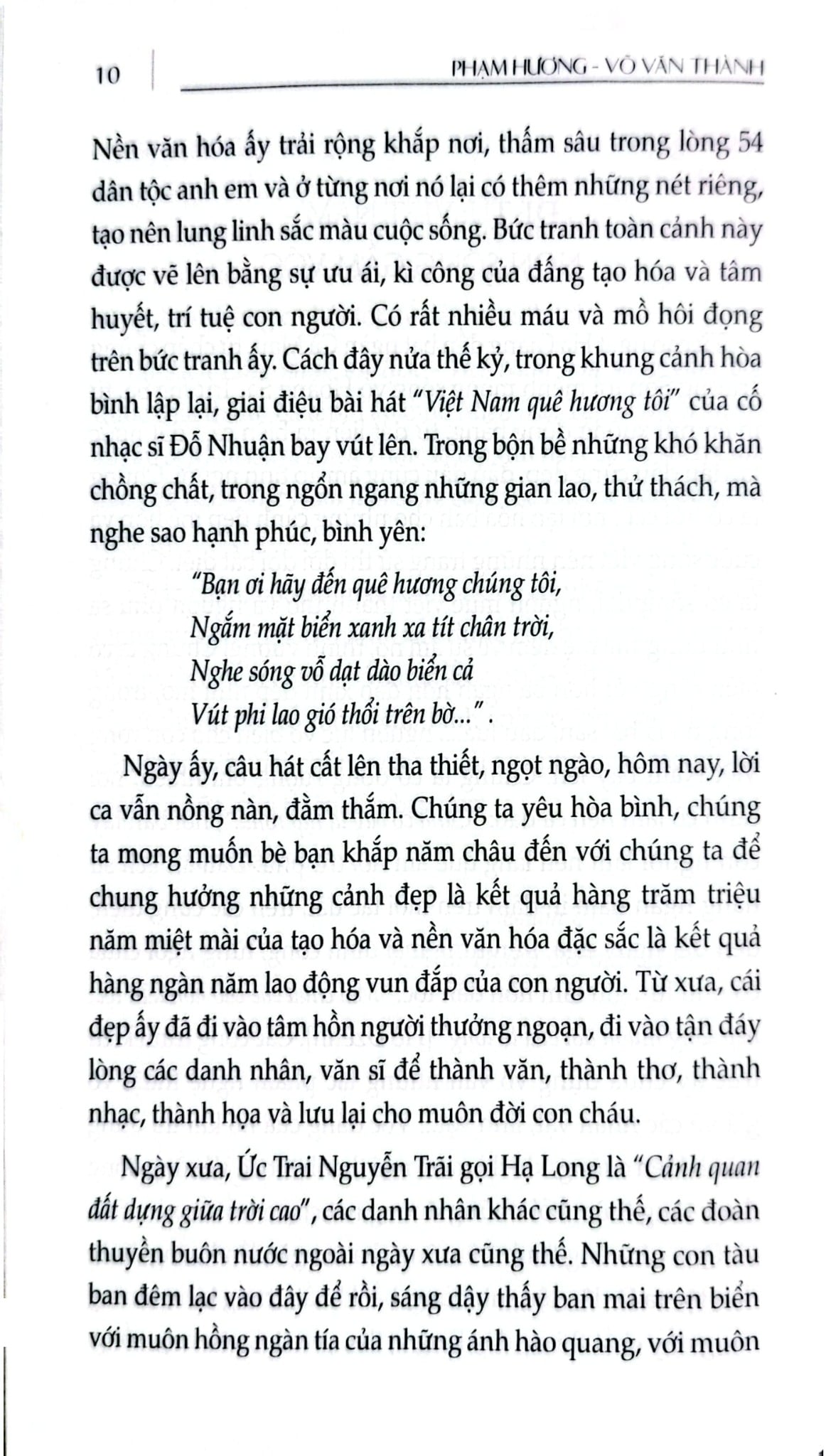 Cẩm Nang Du Lịch - Việt Nam Non Sông Gấm Vóc: Miền Trung  - Phạm Hương, Võ Văn Thành