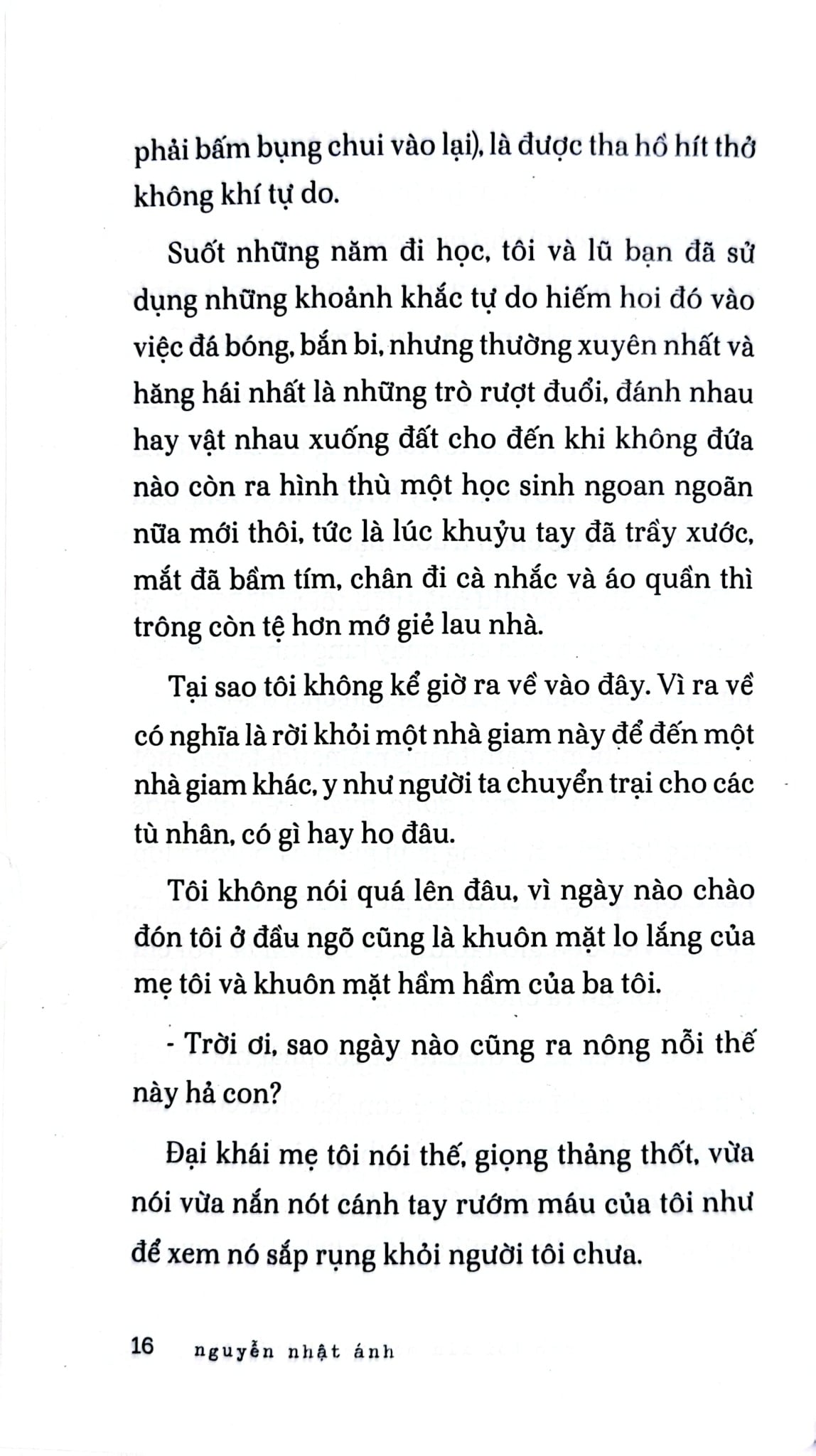 Combo 4 Cuốn Sách Hay Nhất Của Nguyễn Nhật Ánh ( Mắt Biếc + Tôi Thấy Hoa Vàng Trên Cỏ Xanh + Ngồi Khóc Trên Cây  + Cho Tôi Xin Một Vé Đi Tuổi Thơ ) - Nguyễn Nhật Ánh