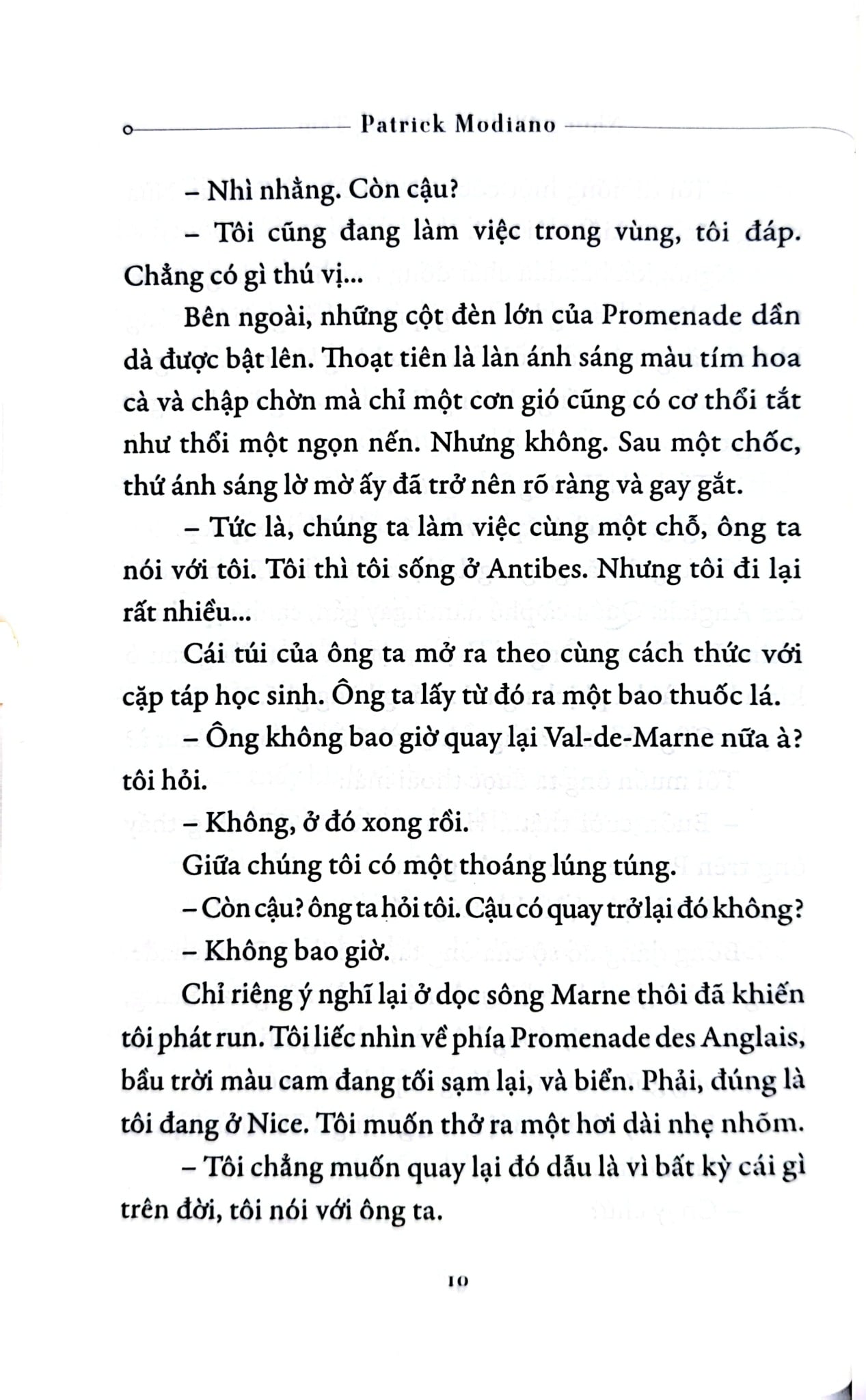Những Chủ Nhật Tháng Tám - Patrick Modiano