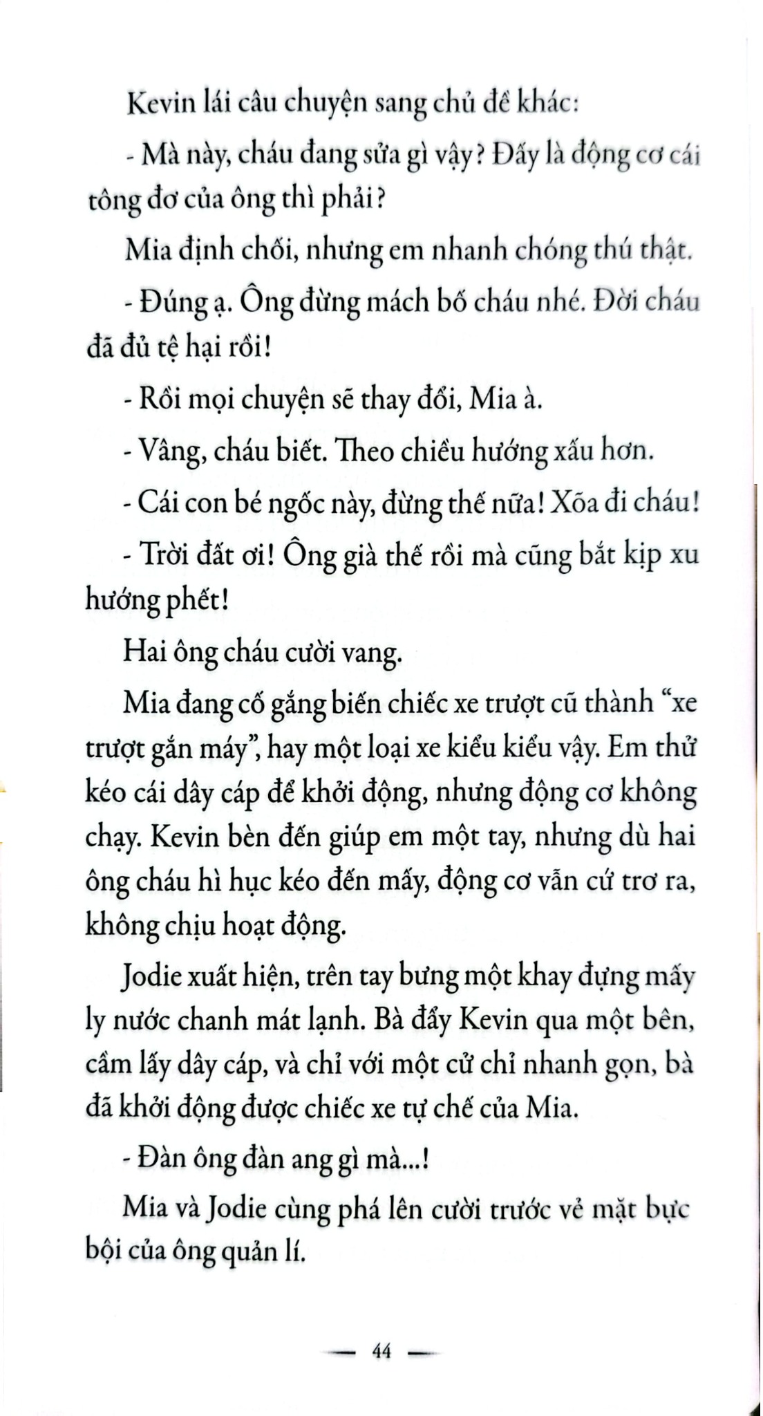 Mia Và Chú Sư Tử Trắng - Prune De Maistre