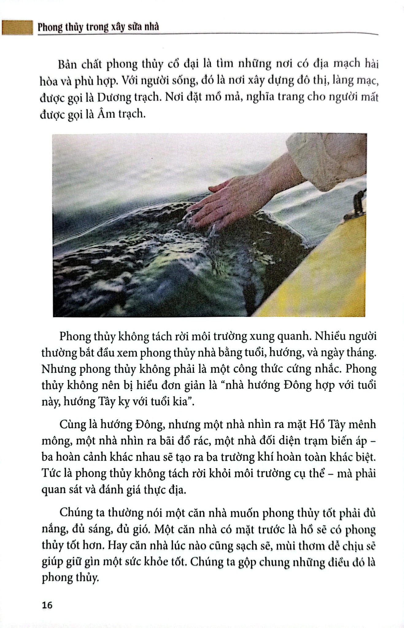 Phong Thủy Trong Xây Sửa Nhà - Khơi Dậy Năng Lượng Thịnh Vượng (Bìa Cứng) - Master Phùng Phương