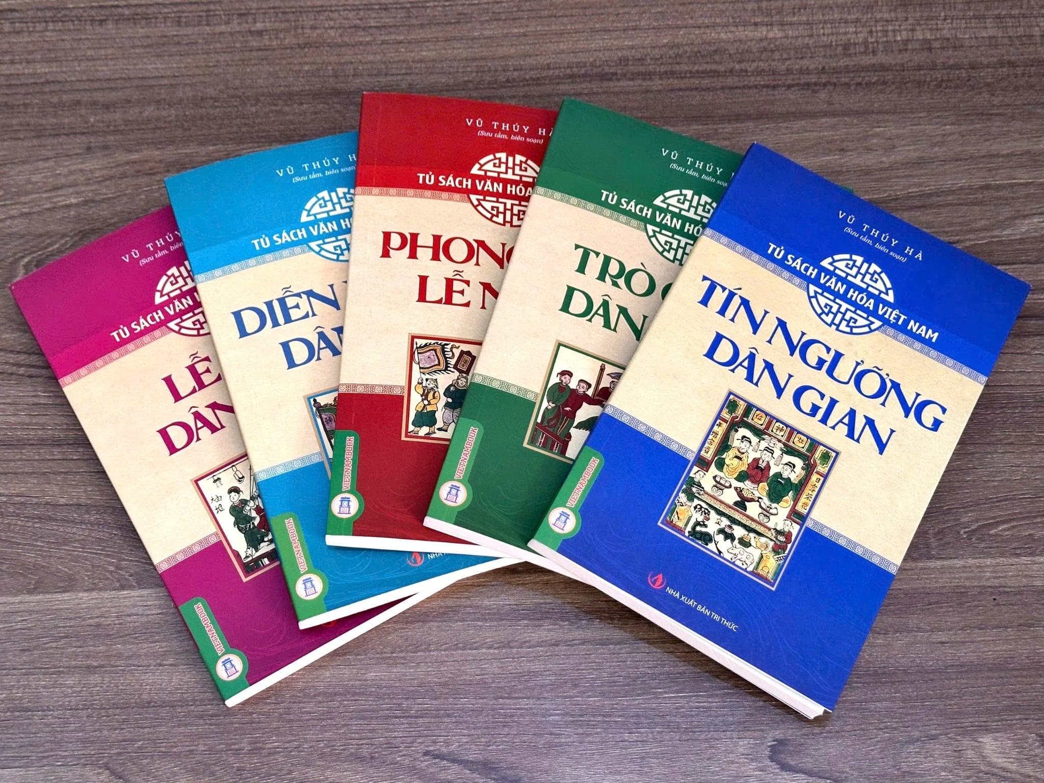 Combo 5 Cuốn Tủ Sách Văn Hóa Việt Nam ( Diễn Xướng Dân Gian + Lễ Hội Dân Gian + Phong Tục Lễ Nghi + Tín Ngưỡng Dân Gian + Trò Chơi Dân Gian )