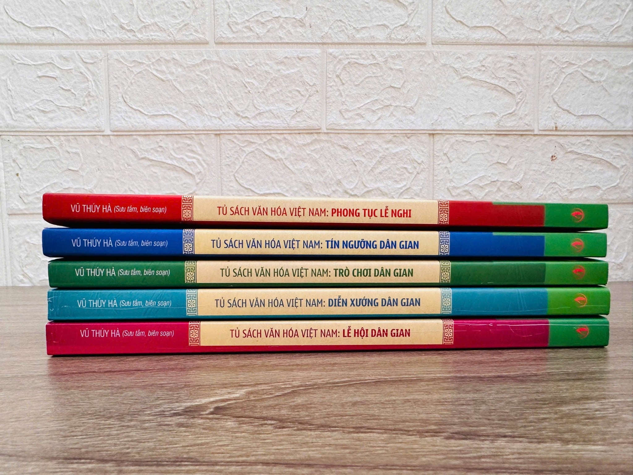 Combo 5 Cuốn Tủ Sách Văn Hóa Việt Nam ( Diễn Xướng Dân Gian + Lễ Hội Dân Gian + Phong Tục Lễ Nghi + Tín Ngưỡng Dân Gian + Trò Chơi Dân Gian )