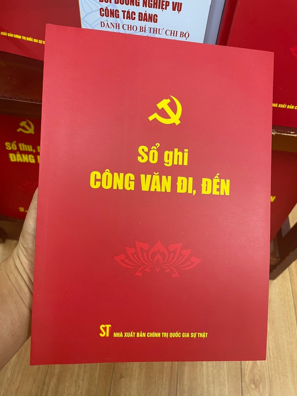 Sổ Ghi Công Văn Đi, Đến - NXB Chính Trị Quốc Gia