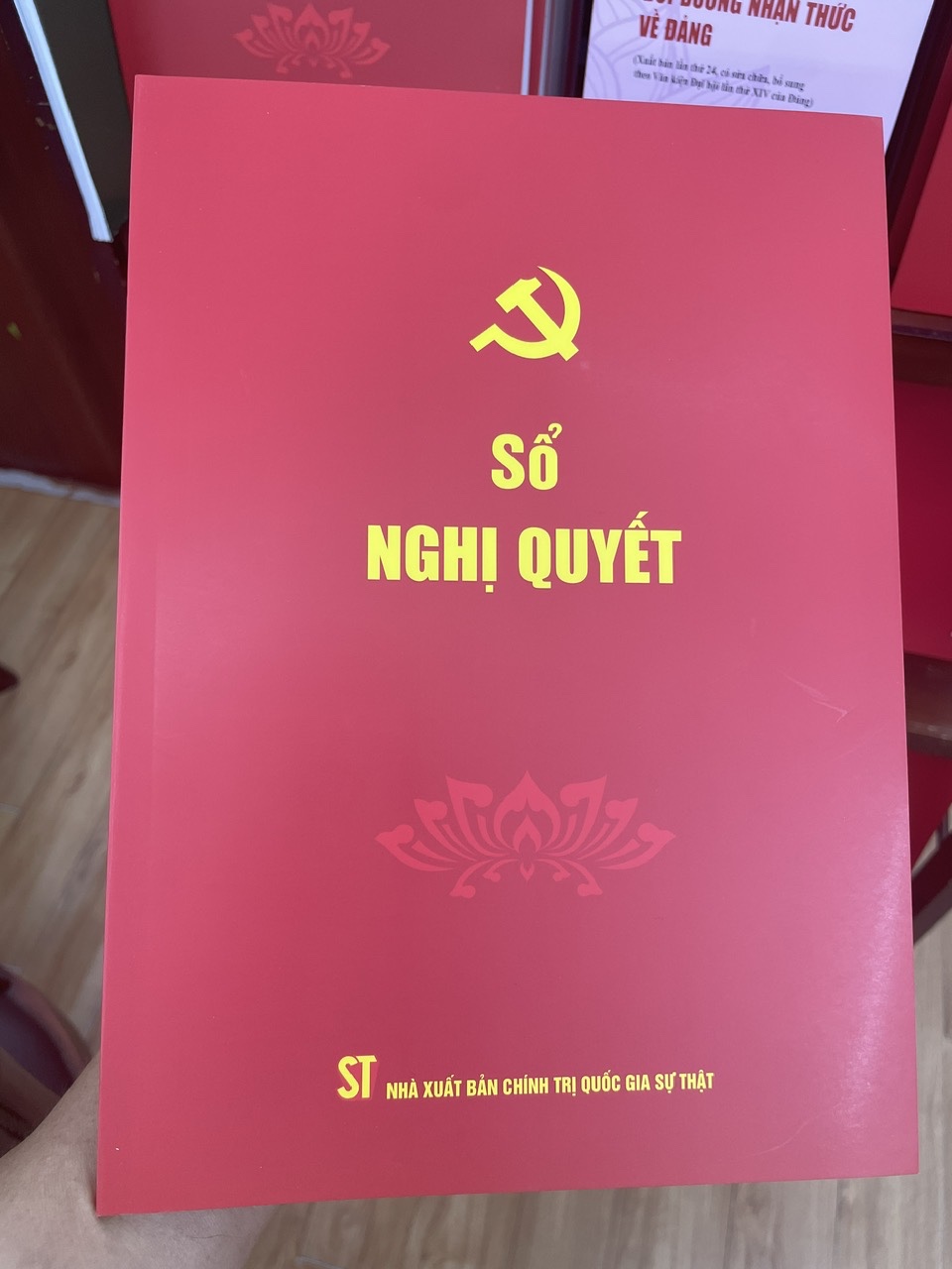 Sổ Nghị Quyết - NXB Chính Trị Quốc Gia