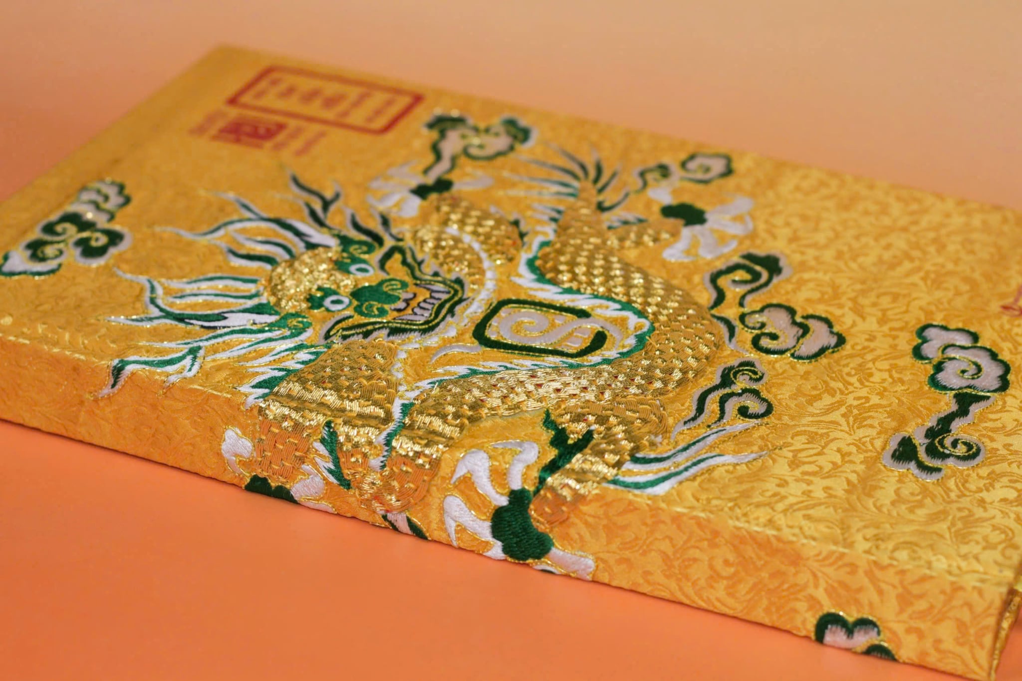 Kim Vân Kiều Tân Truyện - Ấn Bản Đặc Biệt 40 (Ấn Bản Họa Tiết Rồng Thêu Nổi Từ Làng Nghề Đông Cứu)
