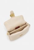  Túi Đeo Vai Coach Leather Covered C Closure Pillow Tabby Shoulder Bag Size 26 C0772 Màu Trắng Kem 