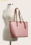  Túi Tote Coach Taxi Tote Bag In Signature Canvas Pink Sable 