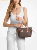  Túi Tote Michael Kors Voyager Extra-Small Signature Logo Convertible Crossbody Bag Brown 35R6GV6T0B 