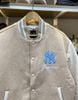  Áo Khoác Bomber New Era New York Yankees Màu Beige – Tay Da Trắng 