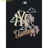  Áo Phông MLB New Year Horse Back Graphic T-Shirts New York Yankees Black 3ATSQ0261-50BKS 
