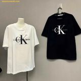  Áo Thun Calvin Klein Jeans Monogram Logo T-Shirt Màu Trắng / Đen (Chữ Thêu) 