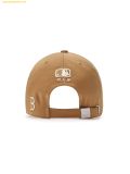  Mũ Lưỡi Trai MLB Varsity Cursive Buckle Logo Unstructured Ball Cap BOS (Camel) 3ACPVF04N-43CAS Nâu 