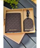  Ví Nam Michael Kors Logo Passport Case and Luggage Tag Gift Set 35H1GGZD8B Nâu Logo 
