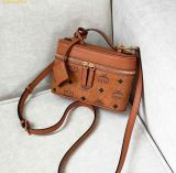  Túi Đeo Chéo MCM Aren Vanity Case in Visetos Leather Mix cognac 