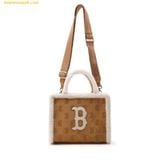  Túi Tote Vuông MLB Monogram Mustang Tote Bag Boston Red Sox Camel 3AORS1036-43CAS 