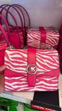  Túi Đeo Chéo Michael Kors Greenwich Small Animal Print Logo Crossbody Bag Màu Hồng Trắng Rằn Ri 