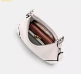  Túi Đeo Vai Coach Hamptons Hobo Bag Chalk CW642 