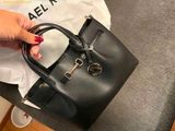  Túi Xách Michael Kors Carson Medium Pebbled Leather Satchel - Black 