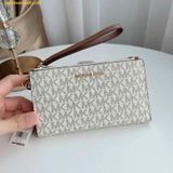  Ví Dài Michael Kors Jet Set Travel smartphone wallet with our exclusive logo 35F8GTVW0B Trắng Logo 