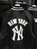 Áo Khoác Bomber New Era MLB Varsity Jacket New York Yankees / Los Angeles Dodgers Đen 