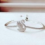  Vòng Tay, Lắc Tay Swarovski Iconic Swan Bangle Swan, White, Rhodium Plated 5649772 