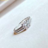  Nhẫn Swarovski Attract Ring Round, White, Rhodium Plated 