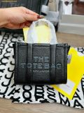  Túi Tote Vuông Marc Jacobs The Leather Small Crossbody Tote Bag 19 Black 