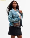  Túi Đeo Vai Coach Tabby Shoulder Bag 20 In Signature Canvas Nâu Logo 