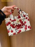  Túi Tote Vuông Coach Cargo Tote Bag 20 With Cherry Print Chalk Multi CZ104 