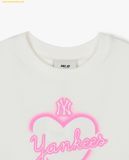  Áo Crop MLB Women's Heart Medium Logo Slim Crop Short Sleeve T-shirt NY (Ivory) 3FTSH0243-50IVS 