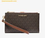  Ví Dài Michael Kors Jet Set Travel smartphone wallet with our exclusive logo 35F8GTVW0B Nâu Logo 