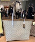  Túi Tote Coach Bag In Signature Sing Town CBQ46 Khaki Trắng 