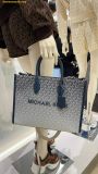  Túi Tote Michael Kors Mirella Medium Ombré Logo Tote Bag Đen Trắng 