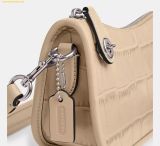  Túi Đeo Vai Coach Swinger Bag 20 CP024 