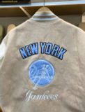  Áo Khoác Bomber New Era New York Yankees Màu Beige – Tay Da Trắng 