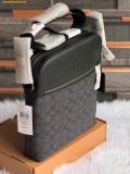 Túi Đeo Chéo Nam Coach Houston Flight Bag In Signature Canvas CZ398 Đen Logo 
