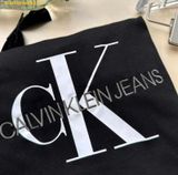  Áo Thun Calvin Klein Jeans Monogram Logo T-Shirt Màu Trắng / Đen (Chữ Thêu) 