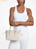  Túi Tote Michael Kors Voyager Extra-Small Signature Logo Convertible Crossbody Bag Powder Blush Multi 35R6GV6T0B 