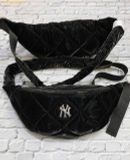  Túi Đeo Hông MLB Curve Padded Hip Sack New York Yankees Black 3AHSM064N-50BKS 