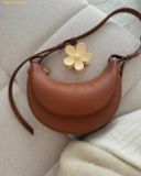  Túi Đeo Vai JW PEI Sharon Crossbody Bag Màu Nâu 